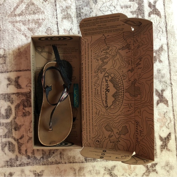 Alpha style Earth Runners with tribal laces - Picture 2 of 4